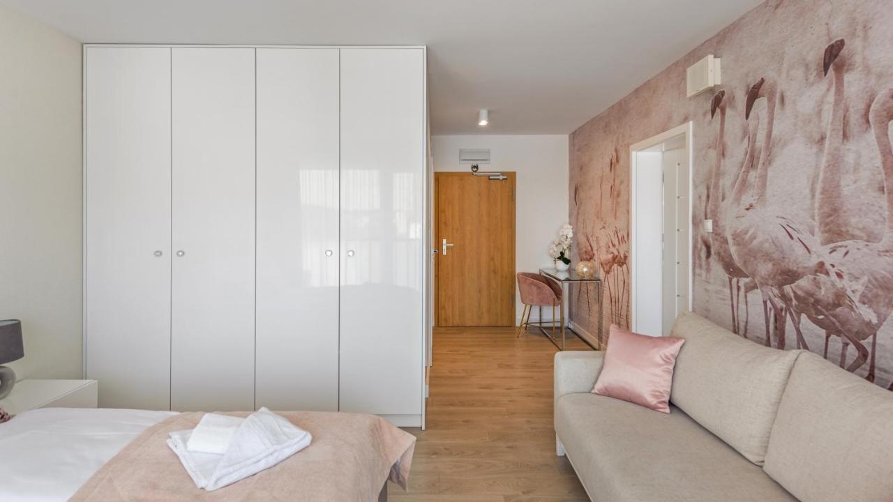 Apartamenty Kasprowicza Z Basenem I Parkingiem W Cenie - Holiday City Kolobrzeg Ngoại thất bức ảnh